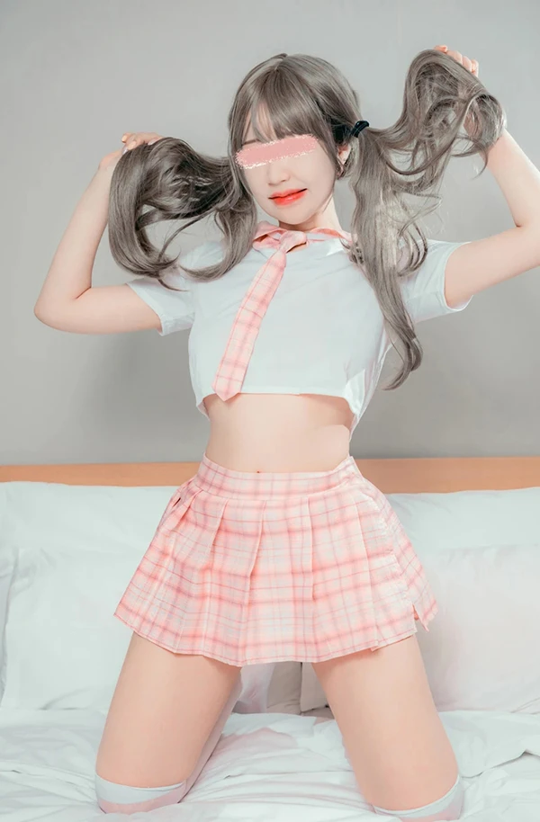 粉蓝JK美女Cony与闺密湿身尺度人体福利图